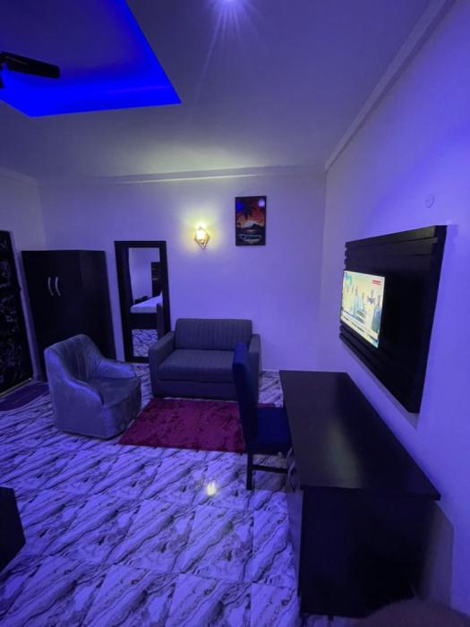 IMPERIAL ROOMS